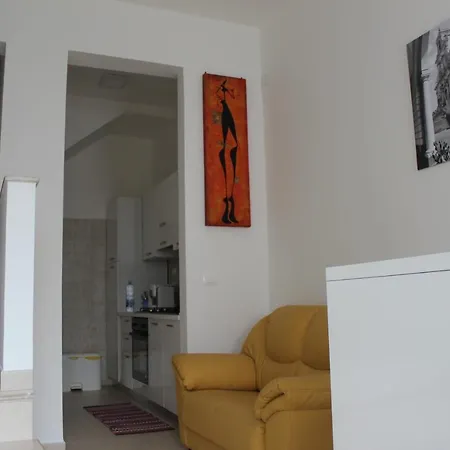 Agora-akrai Bed and breakfast