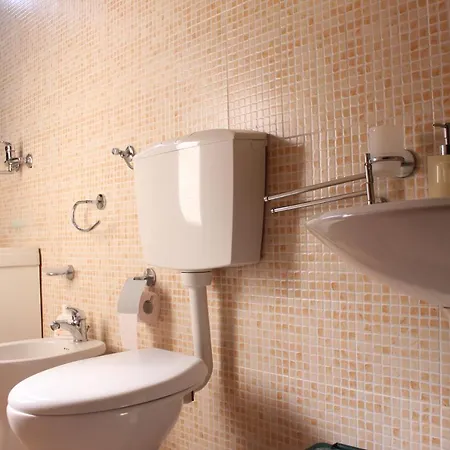 Agora-akrai Bed & Breakfast *