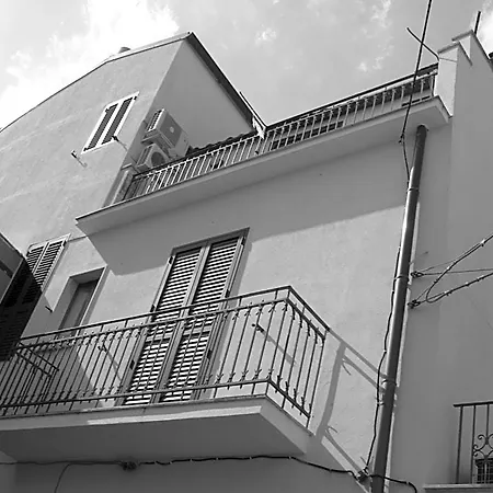 B&B Agora-akrai