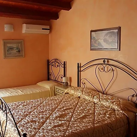 B&B Agora-akrai 3*